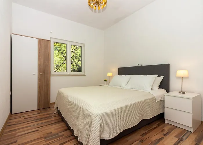 Kate Only 10 Meter From Near Split Jesenice (Split-Dalmatia)