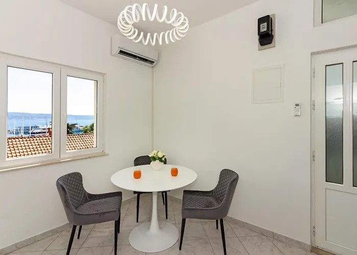 Kate Only 10 Meter From Near Split * Jesenice (Split-Dalmatia)