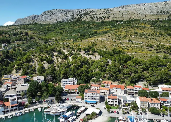 Kate Only 10 Meter From Near Split * Jesenice (Split-Dalmatia)