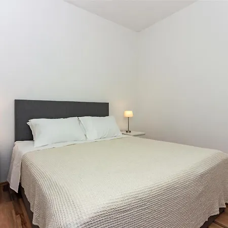 Apartman Kate Only 10 Meter From Near Split