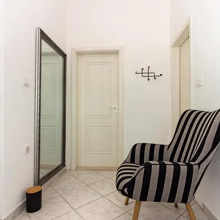 Kate Only 10 Meter From Near Split Jesenice (Split-Dalmatia)