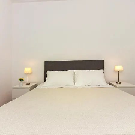 Kate Only 10 Meter From Near Split Apartman Jesenice (Split-Dalmatia)