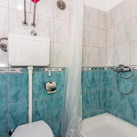 Kate Only 10 Meter From Near Split *