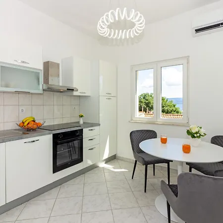 Kate Only 10 Meter From Near Split Apartman *