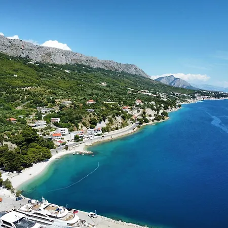 Kate Only 10 Meter From Near Split