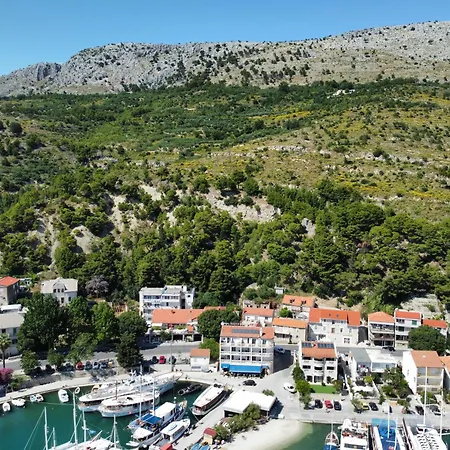 Kate Only 10 Meter From Near Split * Jesenice (Split-Dalmatia)