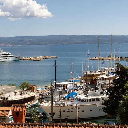 Kate Only 10 Meter From Near Split Apartman