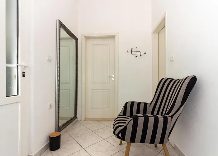 Kate Only 10 Meter From Near Split Jesenice (Split-Dalmatia)