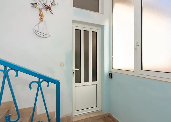Kate Only 10 Meter From Near Split * Jesenice (Split-Dalmatia)