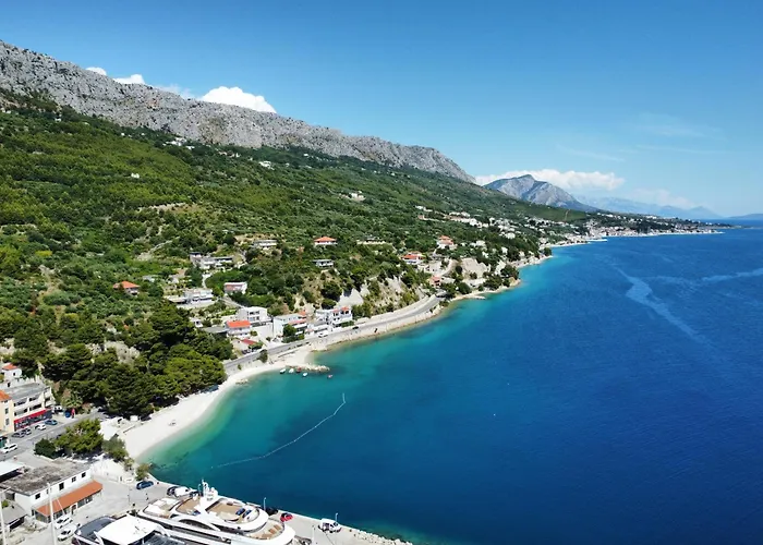 Kate Only 10 Meter From Near Split
